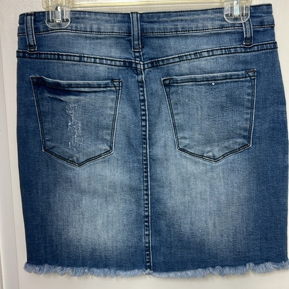 94. KanCan Distressed Jean Miniskirt Sz 5/26 frayed bottom - Picture 7 of 12